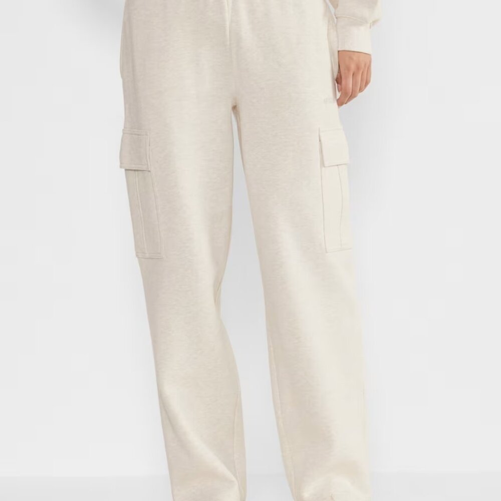 Aritzia Cozy Sweatfleece Mega Cargo Sweatpant Heather Light Oatmea